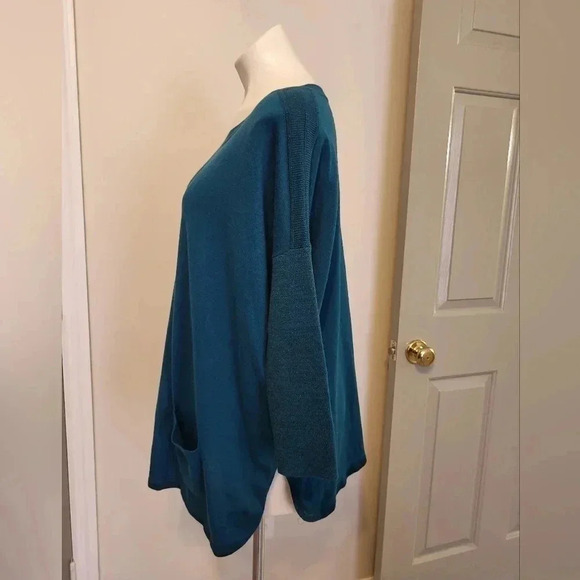 Lilly Pulitzer Cobo Front Pockets Teal Oversized Boatneck Sweater(S) - Picture 5 of 10